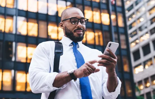 Consultant on a smartphone